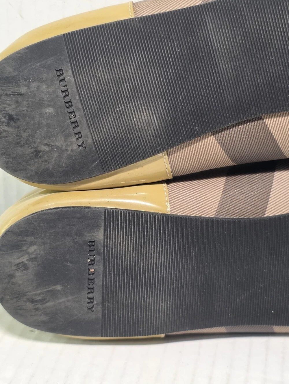 Burberry london nova flats size 39